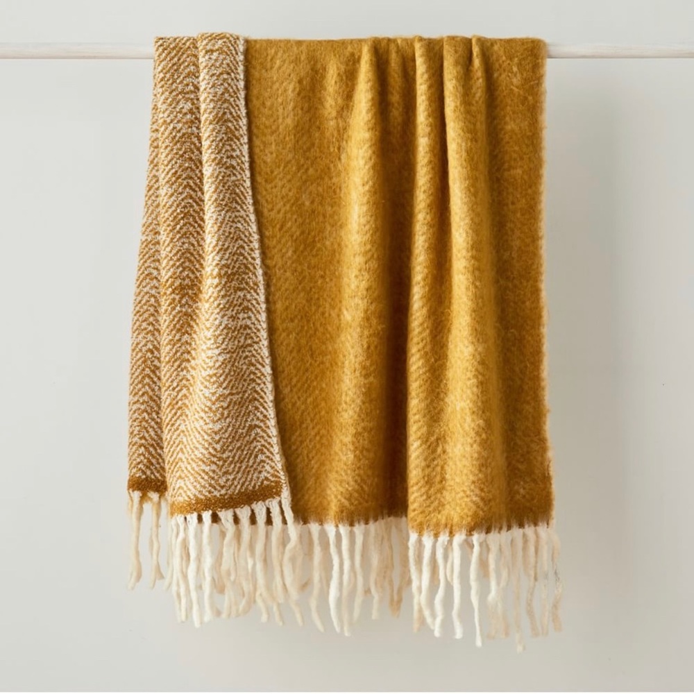 💯🆕 West Elm Brushed Herringbone Throw